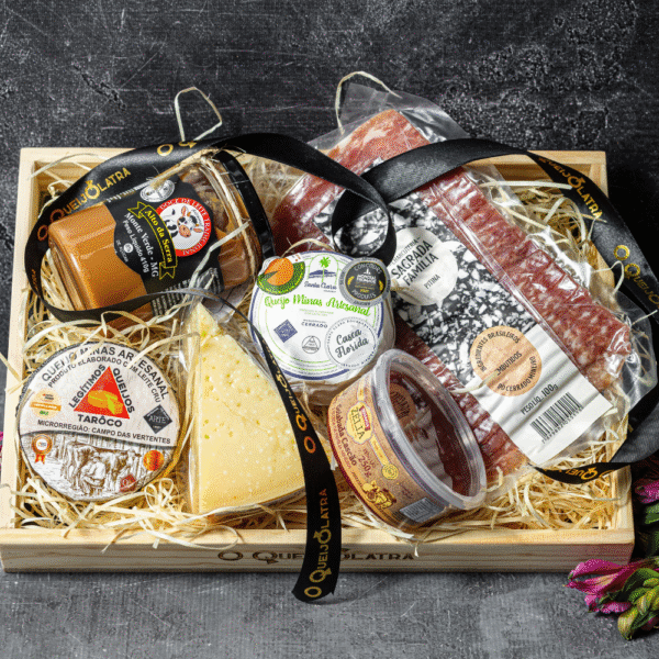 CESTA DE PRESENTE MINEIRA - 3 QUEIJOS + GOIABADA + DOCE DE LEITE + CHARCUTARIA